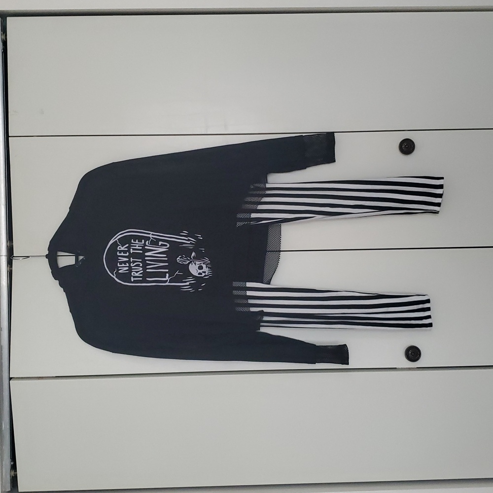 BlackCraft Black Hoodie with Tombstone Classic Graphic "Never Trust The Living" - Picture 12 of 14
